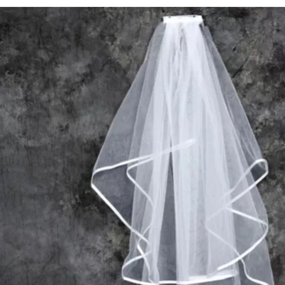 Two tier white or ivory veil with ribbon edging. - Picture 7 of 7